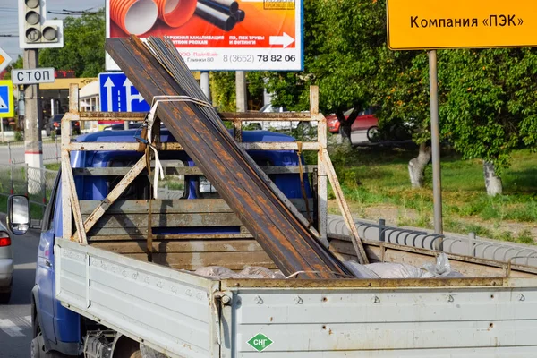 タマン ロシア 2019年7月9日 トラックに金属製品を運ぶ 金属プロファイルの配信 — ストック写真
