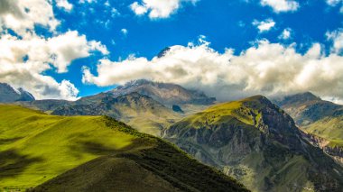Kafkas Dağları. Güzellik Dünya.