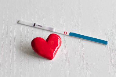 pozitif gebelik testi ve bir kalp