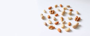 Kaju fıstığı, fındık, ceviz, badem daire formunda. Kopya alanı