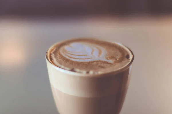 Glas Kaffee mit Milch, Lifestylekonzept — Stockfoto