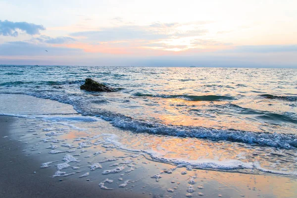 빛나는 바다 해변 일몰 — 스톡 사진