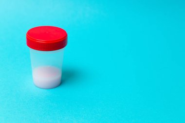 Tıbbi test kavramı, doping testi, suni döllenme. Biyolojik malzemeli plastik konteyner.