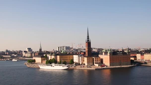Video del paesaggio urbano di Stoccolma con vista sulla città vecchia di Gamla Stan a Stoccolma, Svezia , — Video Stock