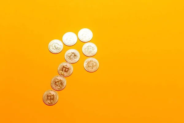Bitcoin gold coins in the form of arrows tend up — Stock Photo, Image