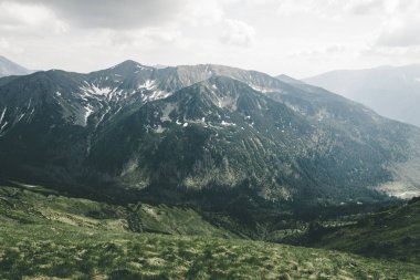 Kasprowy Wierch dağının tepesinden görünüm. Tatry, Polonya.