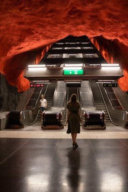 Solna Centrum ünlü metro istasyonu.