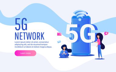 Akıllı telefon cihazlı ve küçük karakterli yaratıcı 5G teknoloji konsepti. Web pankartı, bilgi grafikleri ve poster için kullanılabilir