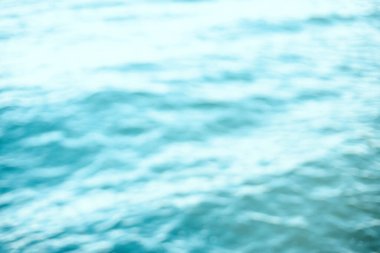 Güzel dalgalar okyanus suyu arka planı. Sığ alan derinliği