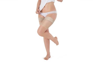 Lastik aşındırıcı bant ve mikro masaj etkisi kalçanın iç kısmını koruyor. Deri kızarıklığını önleme ve uyluk kaşıntısının neden olduğu sinir bozucu tahrişler. Sıkıştırma çoraphanesi. Çoraplar.