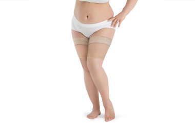 Lastik aşındırıcı bant ve mikro masaj etkisi kalçanın iç kısmını koruyor. Deri kızarıklığını önleme ve uyluk kaşıntısının neden olduğu sinir bozucu tahrişler. Sıkıştırma çoraphanesi. Çoraplar.