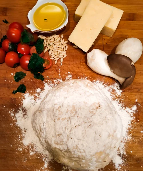 Los Mejores Ingredientes Para Una Pizza Parmesano Cerezas Setas Aceite —  Fotos de Stock