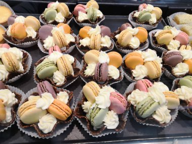   Bunlar kremalı küçük tatlılar.