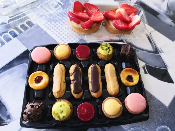  Bunlar kremalı küçük tatlılar.