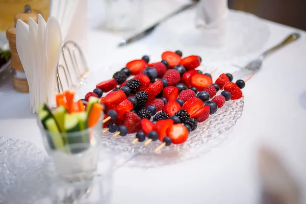  Masada soğuk mezeler var.