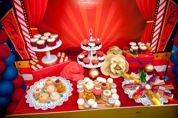 Bunlar çocuk tatili için harika dekorasyonlar. 