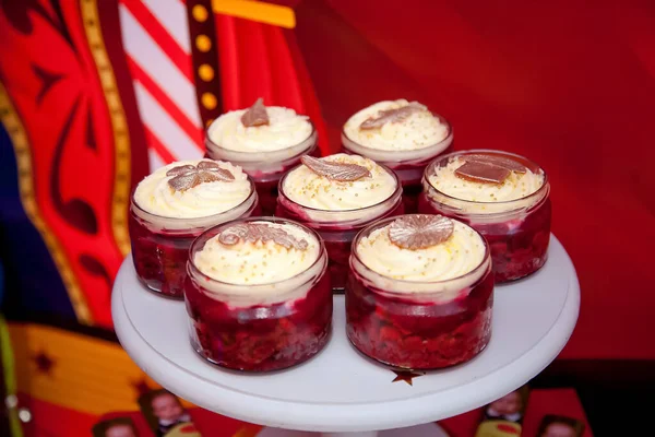 Bunlar çocuk tatili için harika dekorasyonlar. 