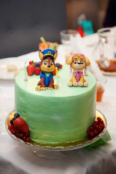 Ciasto Dla Dzieci Figurkami — Zdjęcie stockowe