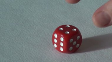 dört 4 kırmızı kemik zarı tahta oyunu. seçim casino