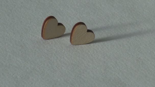 Concepto de amor. Corazón de madera. Día de San Valentín — Vídeos de Stock