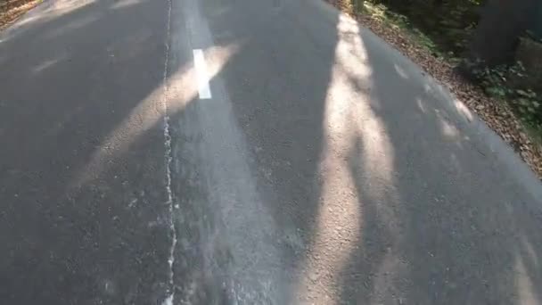 Разделительная полоса на дороге — стоковое видео