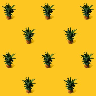 eğilim desenli ananas turuncu minimalist konsept fotoğraf üzerinde