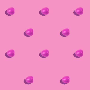 Pembe arkaplanda pembe domatesler, minimalist konsept fotoğraf