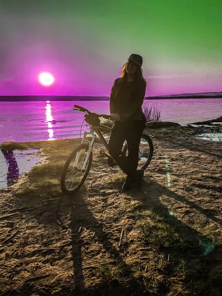 Silhouette Young Girl Sunset Background River Bike Summer Sports — Stock Photo, Image