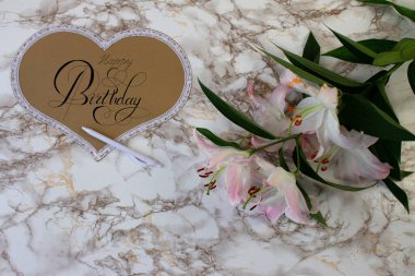 Doğum günü kutlaması yazılı bir kartpostal ya da internet afişi - mutlu yıllar