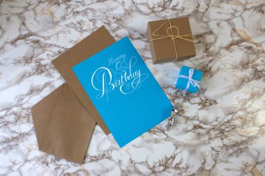 Doğum günü kutlaması yazılı bir kartpostal ya da internet afişi - mutlu yıllar