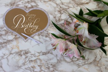 Doğum günü kutlaması yazılı bir kartpostal ya da internet afişi - mutlu yıllar