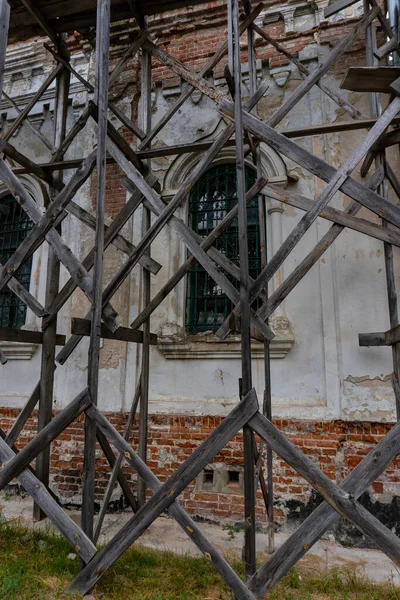 Реставрация Церкви Строительные Леса — стоковое фото