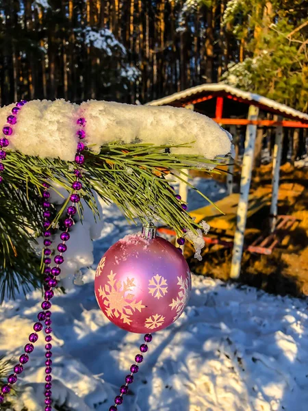 Φωτογραφία Χριστουγεννιάτικα Παιχνίδια Μπάλες Στο Χριστουγεννιάτικο Δέντρο — Φωτογραφία Αρχείου