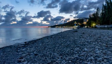 Denizde gün batımı, güzel bir arka plan, bilgisayarınız için ekran koruyucu