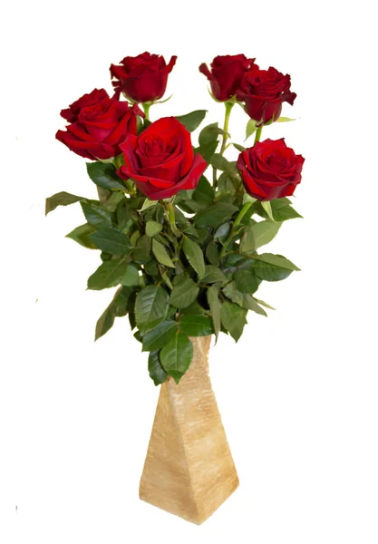 Çiçekli vazo beyaz arka planda güller, izole