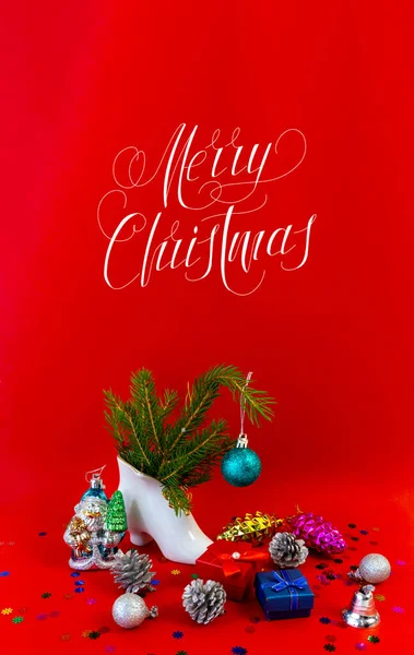 Weihnachtskarte Banner Flatlay Mit Text Frohe Weihnachten Auf Rotem Hintergrund — Stockfoto