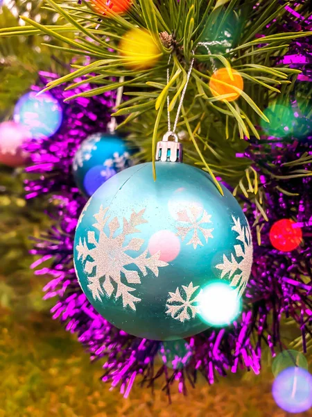 Yeni Yıl Için Kartpostallar Noel Ağacı Mücevher Bokeh Efektli — Stok fotoğraf