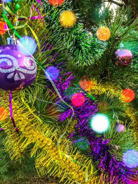 Postales Para Año Nuevo Árbol Navidad Con Adornos Efecto Bokeh — Foto de Stock