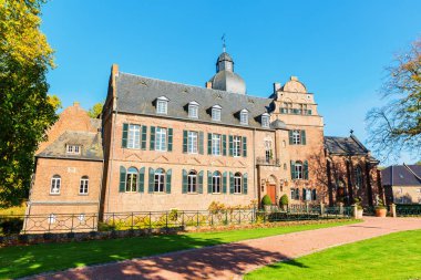 Kerpen, Almanya - 14 Ekim 2017: Burg Bergerhausen Kerpen içinde. 13. yüzyılda inşa atalarının koltuk Bergerhausen Şövalyeleri oldu