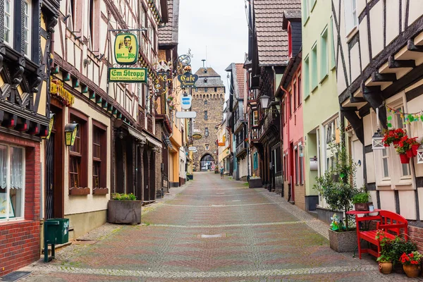 リンツ ドイツ エンメリヒ 2018 リンツ旧市街 ライン正体不明の人々 町はそのカラフルな木組みの家々 のため人気のある観光地です — ストック写真
