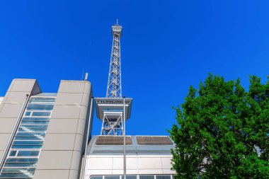 Berlin, Almanya - 08 Mayıs 2018: mimari detay ve radyo kulesi Messe Berlin. Messe Berlin dünyanın 10 önde gelen ticaret fuar firmaları arasında olduğunu
