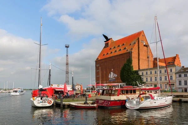 2018 미확인 사람들과 Stralsund 트에는 그것의 도시에 그것의 풍부한 유산을 — 스톡 사진