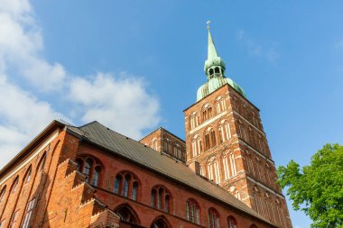 St Nicolas Church civarındaki Unesco Stralsund eski kasaba Almanya korumalı