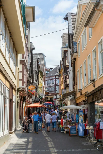 Linz am Rhein, Almanya 31 Mayıs 2018: Linz eski kasaba am Rhein kimliği belirsiz insanlarla. Onun renkli yarı ahşap evleri nedeniyle popüler bir turizm kentidir