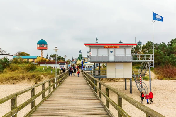 Zinnowitz Germany October 2017 Pier Unidentified People Zinnowitz Baltic Sea — Stock Photo, Image