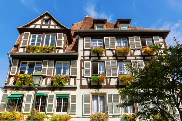 Photo Une Pittoresque Maison Colombages Dans Vieille Ville Strasbourg France — Photo