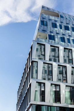 Stuttgart, Almanya - 07 Eylül 2018: Louis Vuitton deposunun Stuttgart bina. Binayı almak için özel olarak oluşturulmuş. Louis Vuitton bir Fransız moda evi ve lüks perakende şirketidir