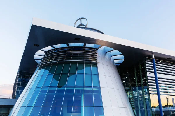 Stuttgart Germany September 2018 Mercedes Benz Headquarters Dusk Mercedes Benz — Stock Photo, Image