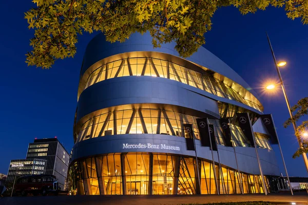 Stuttgart Niemcy Września 2018 Mercedes Benz Muzeum Nocy Jest Muzeum — Zdjęcie stockowe