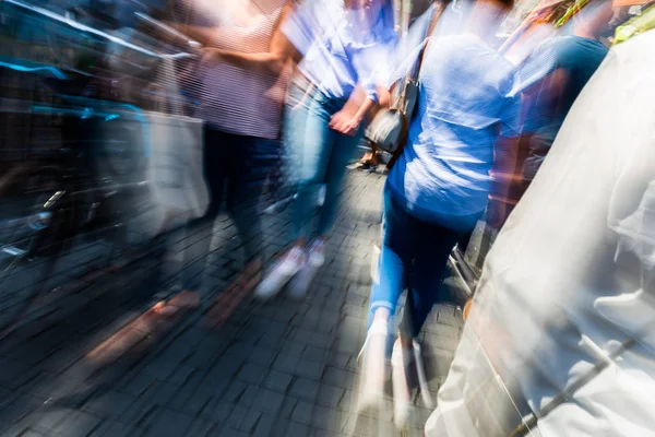 Creative Picture Camera Made Zoom Effect Crowds People Walking Shopping — Stock Photo, Image